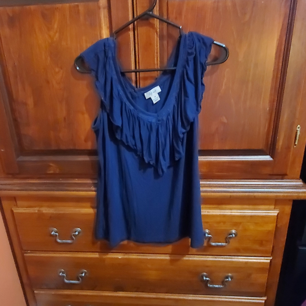 Gently used ruffled collar tank.